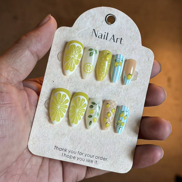 Fruchtige Zitronen-Themen Press-On Nagelkunst Set Karnz