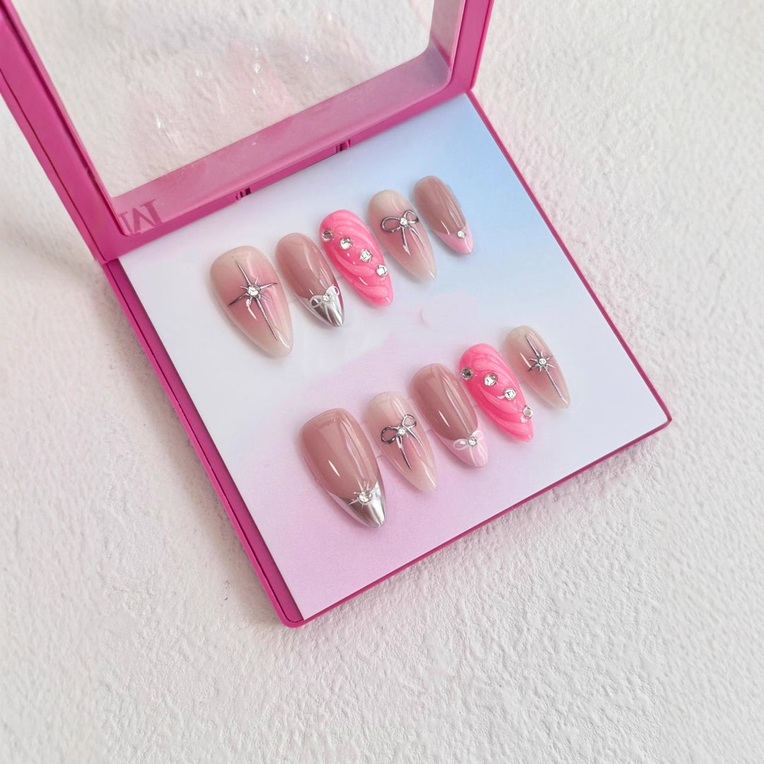 Luxuriöses Press-On-Nagelkunst-Set mit dekorativen Edelstein- und Schleifenakzenten