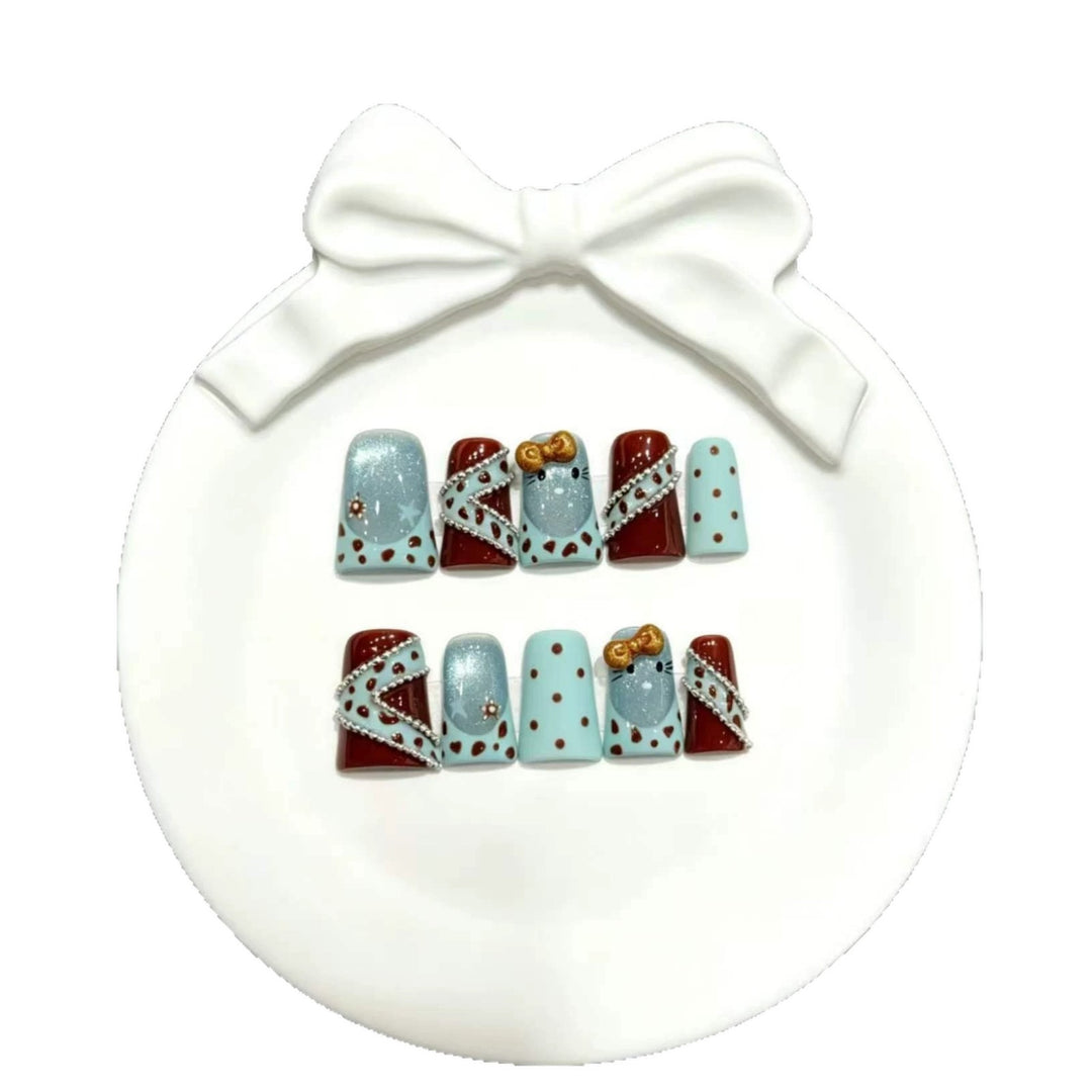Dekoratives Press-On Nail Art Set mit floralen und Insektenakzenten