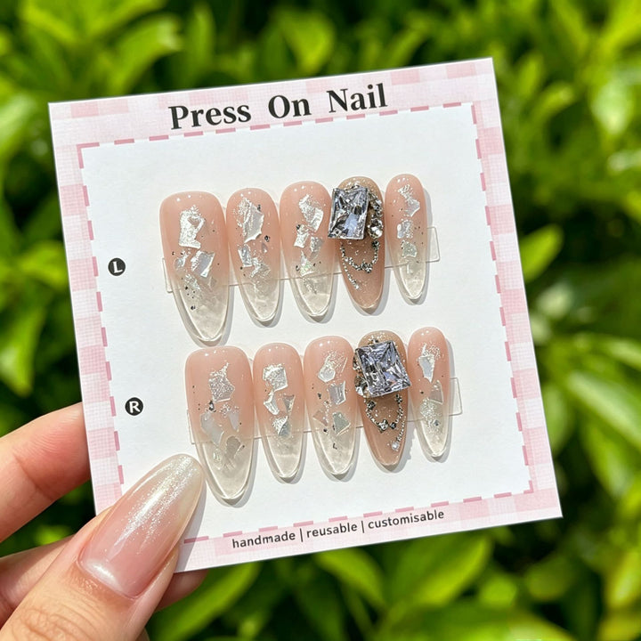 Glamourös Press-On Nagelkunst Set mit dekorativen Strasssteinen