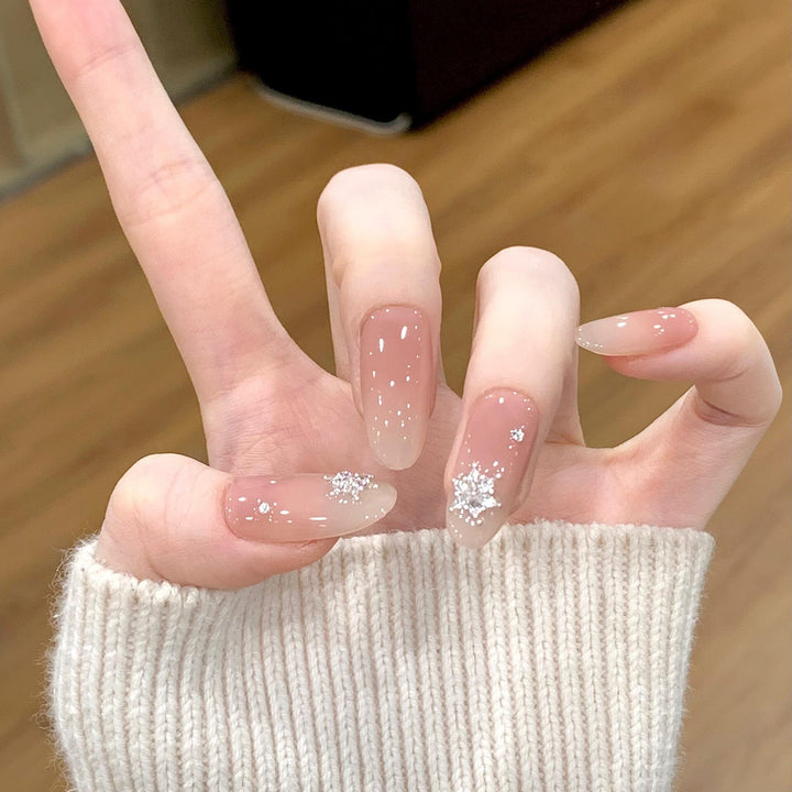 Kunstnägel mit Schimmernden Effekt und Elegantem Sternenmotiv Karnz