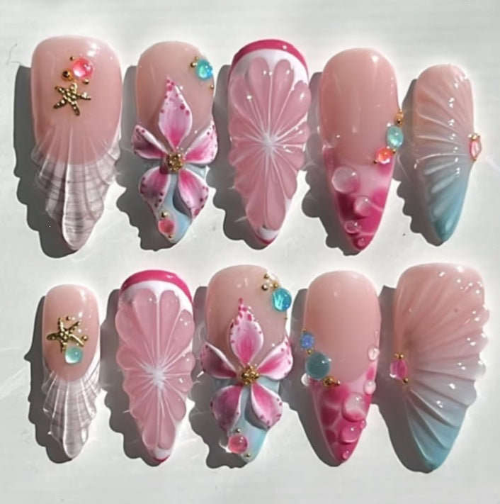 Kunstnagelset mit floralem und fröhlichem Design Karnz