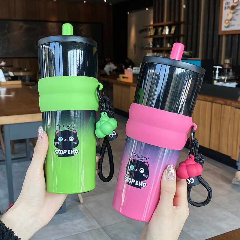 Damen verspielter Kaffeebecher mit Silikonhülle und integriertem Anhänger Karnz