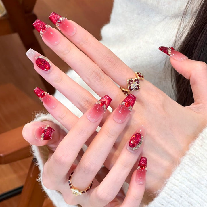 Glamouröses Press-On-Nagelkunstset mit Strass-Akzenten Karnz
