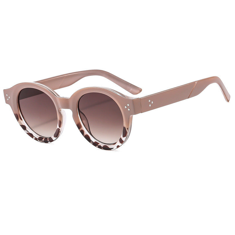 Damen modische Sonnenbrille mit klarem und strukturiertem Rahmen Karnz