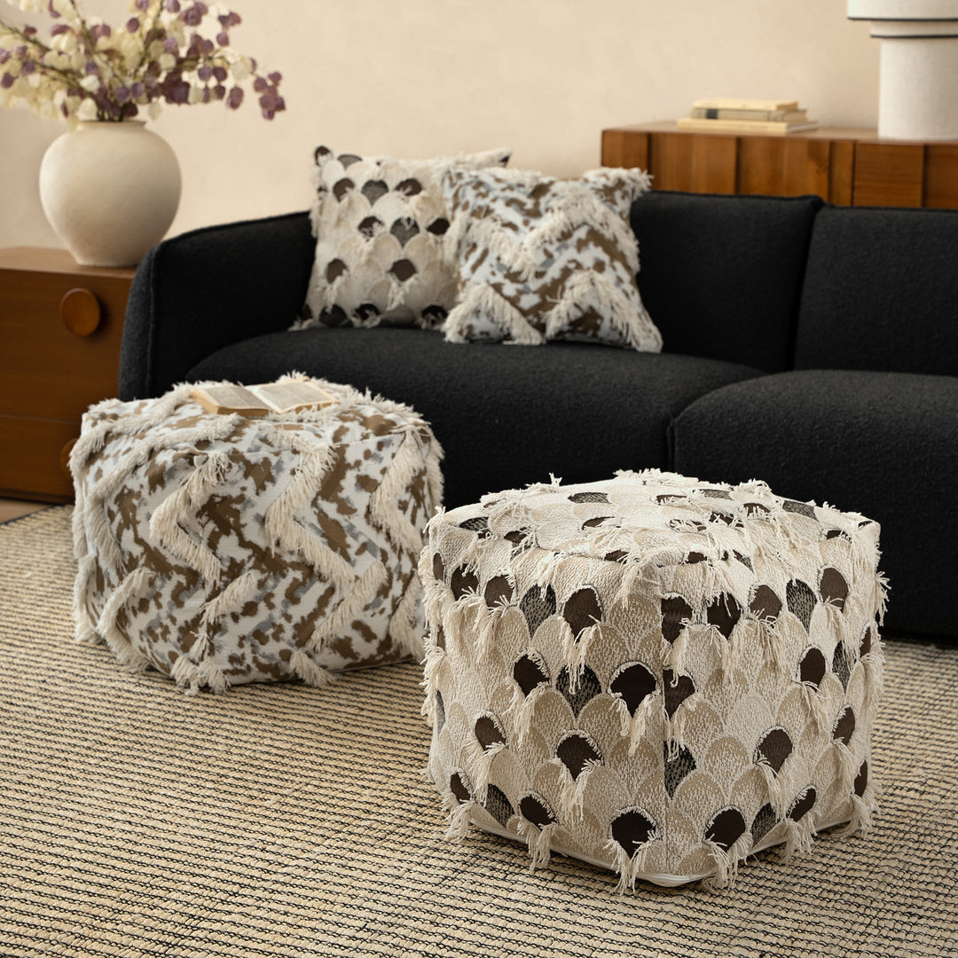 Gepolsterter Boho-Sitzpouf mit Fransen und gewebtem Patchworkbezug