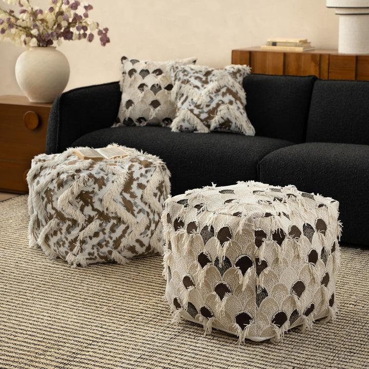 Gepolsterter Boho-Sitzpouf mit Fransen und gewebtem Patchworkbezug