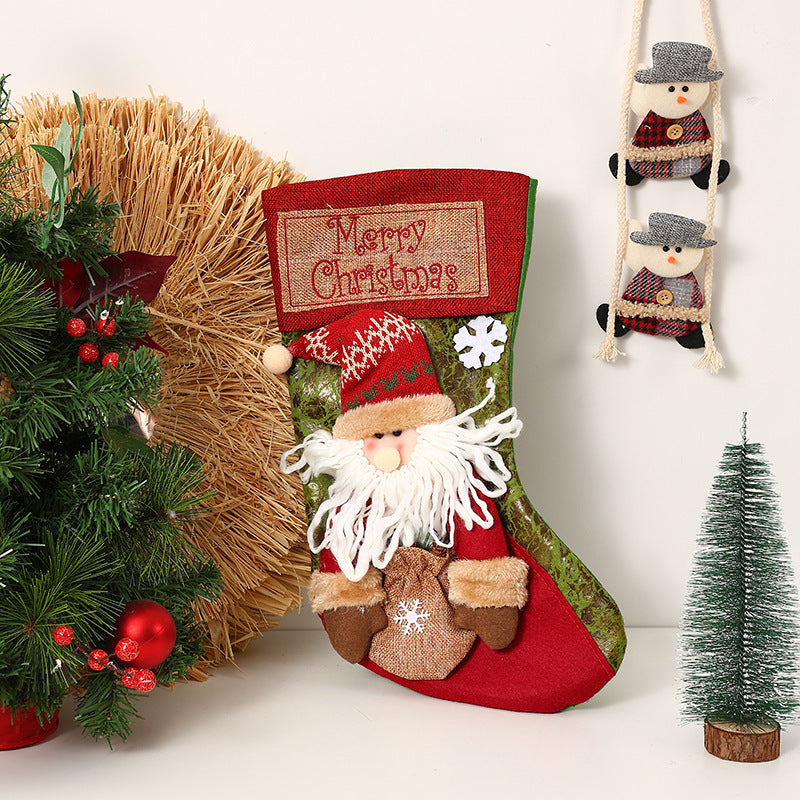 Festlicher Weihnachtsstrumpf mit liebevollen Santa-Motiven Karnz