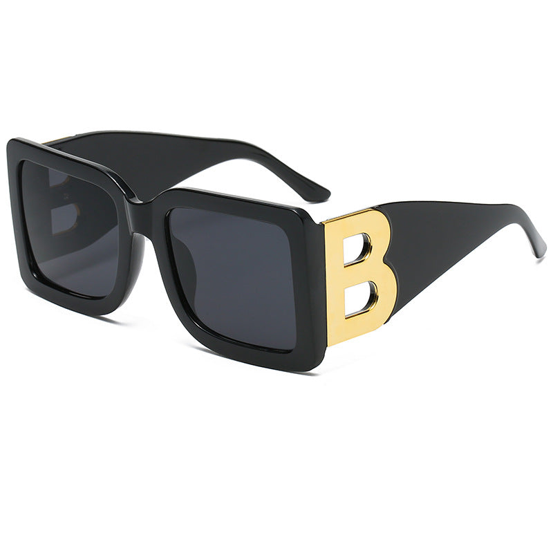 Damen Oversized Sonnenbrille mit dekorativem Rahmen Karnz