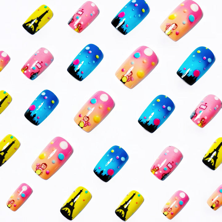 Kreative Nail Art mit Pariser Motiven Karnz