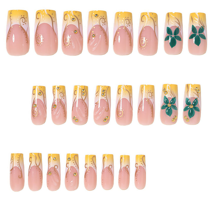 Elegante florale Nagelverlängerungen Karnz