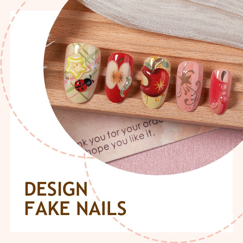 Kreatives Kunstnagelset mit verspielten Motiven und Glitzerakzenten Karnz