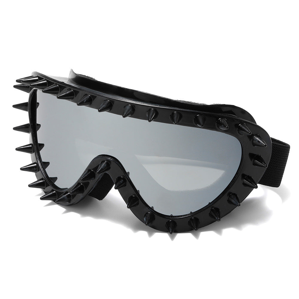 Damen stylische Schutzbrille mit markantem Spike-Design Karnz