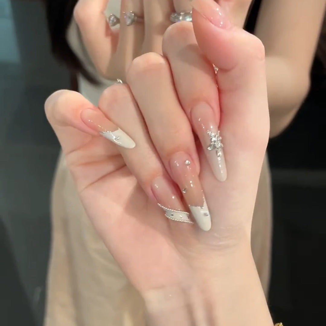 Glamouröse Nagelkunst Karnz