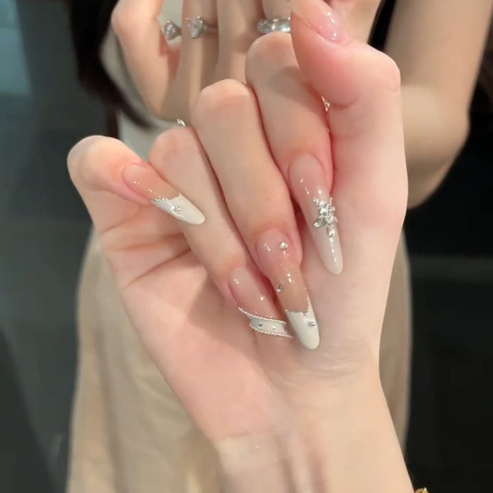 Glamouröse Nagelkunst Karnz