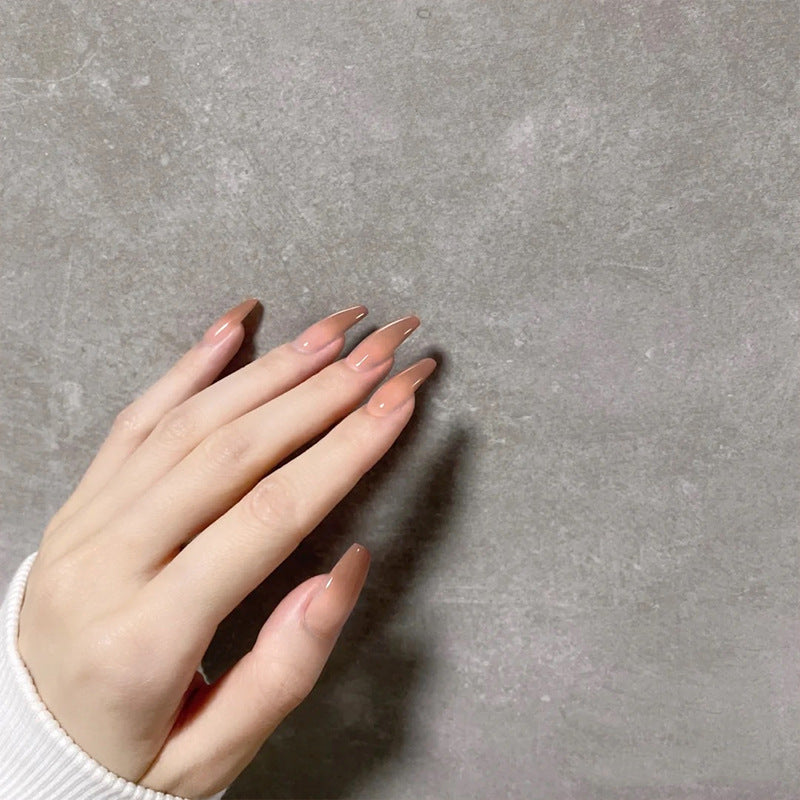 Kunstnägel mit elegantem Ombre-Effekt Karnz
