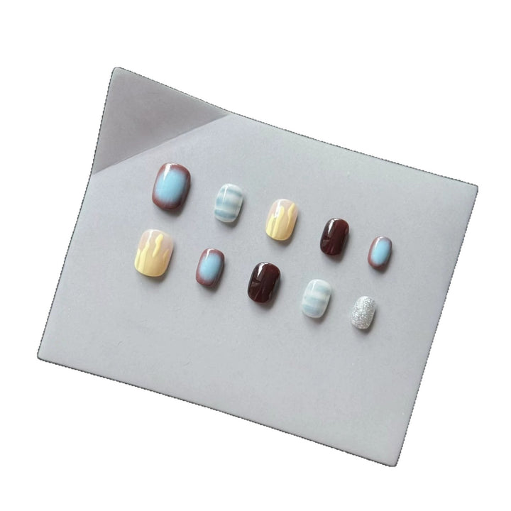 Künstlerisches Press-On-Nagelset mit Ombre- und Textur-Akzenten