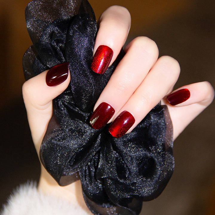 Elegante Nagelkunst mit Glanzfinish Karnz