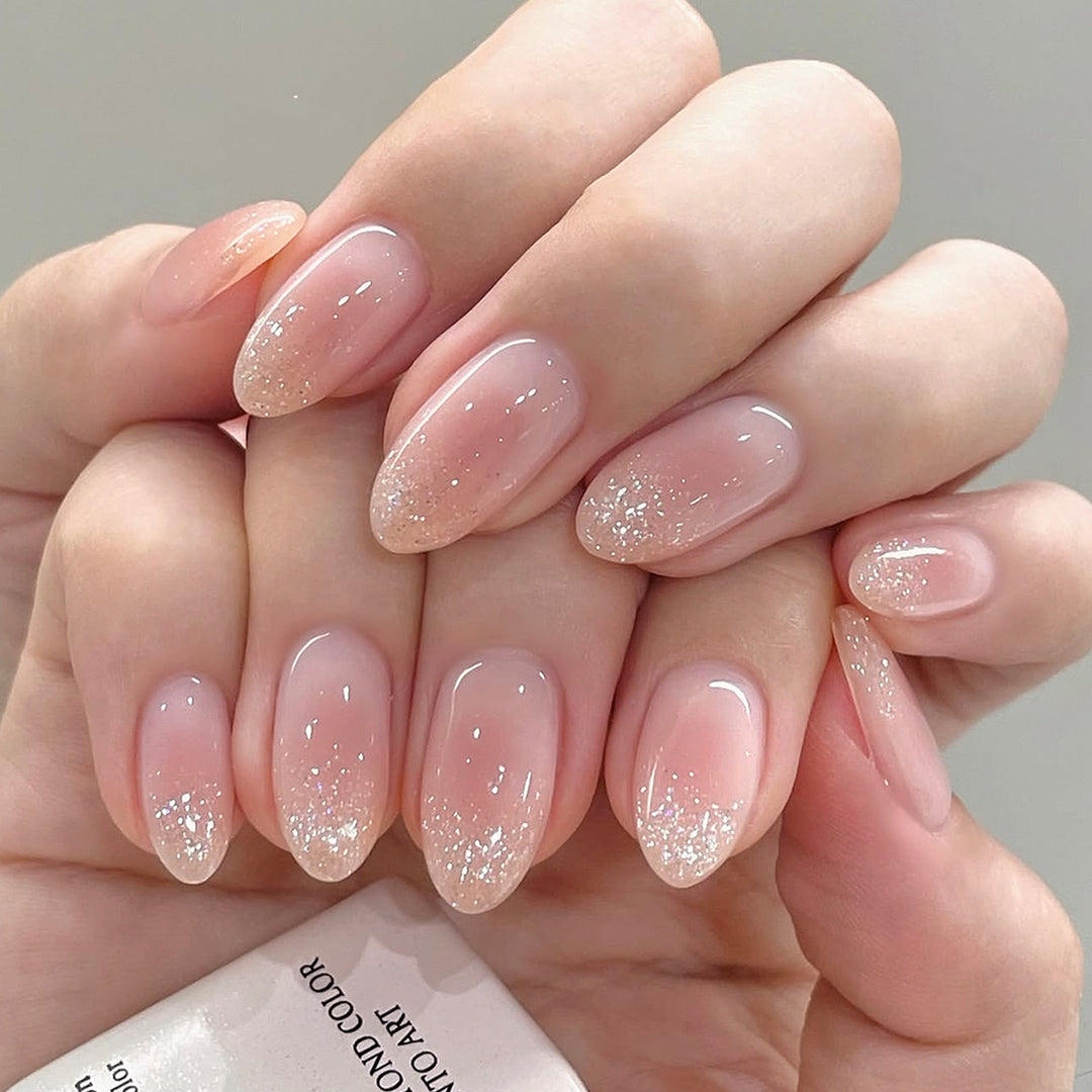 Glänzende Nagelverlängerungen Karnz