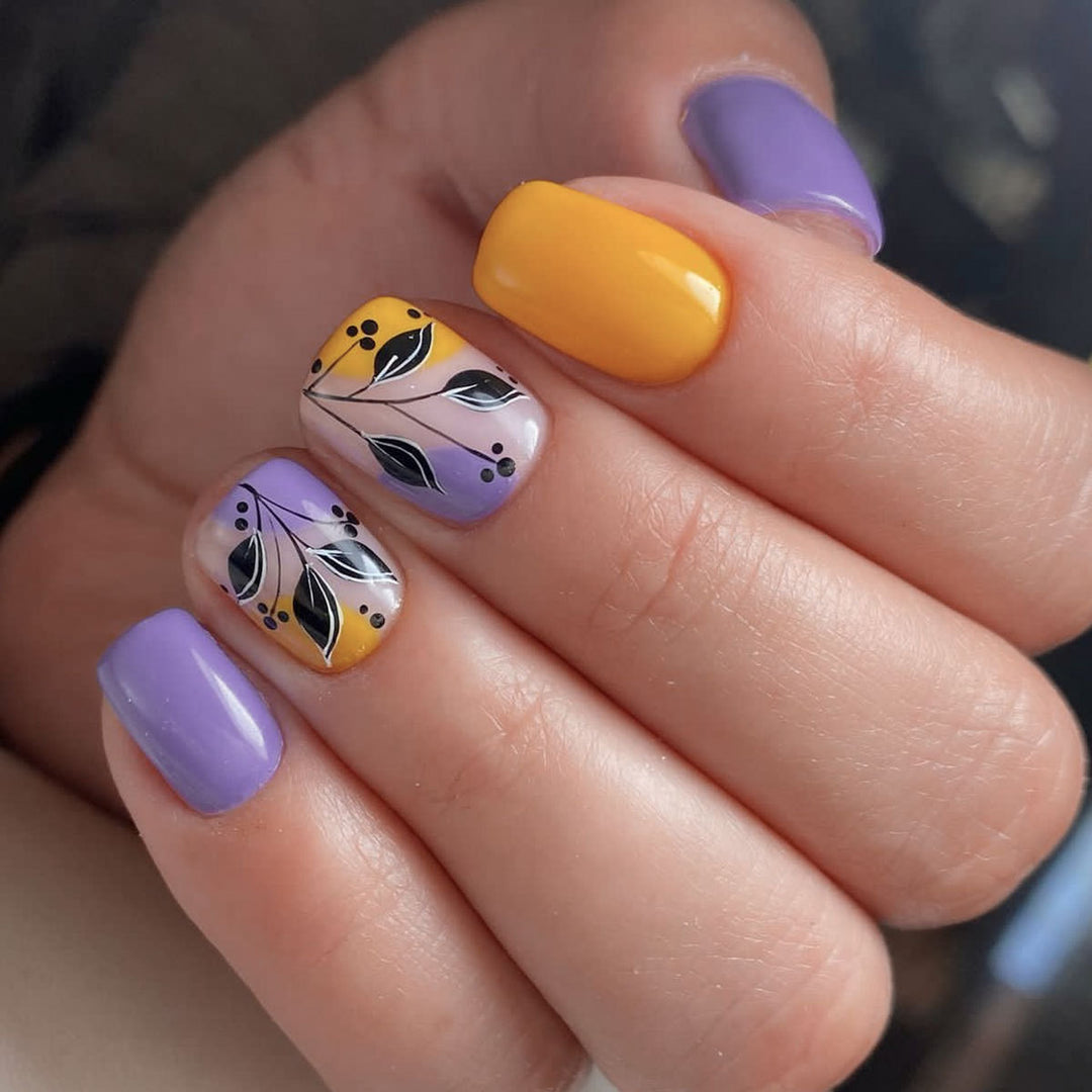 Künstlerisches Floral Nail Art Design Karnz