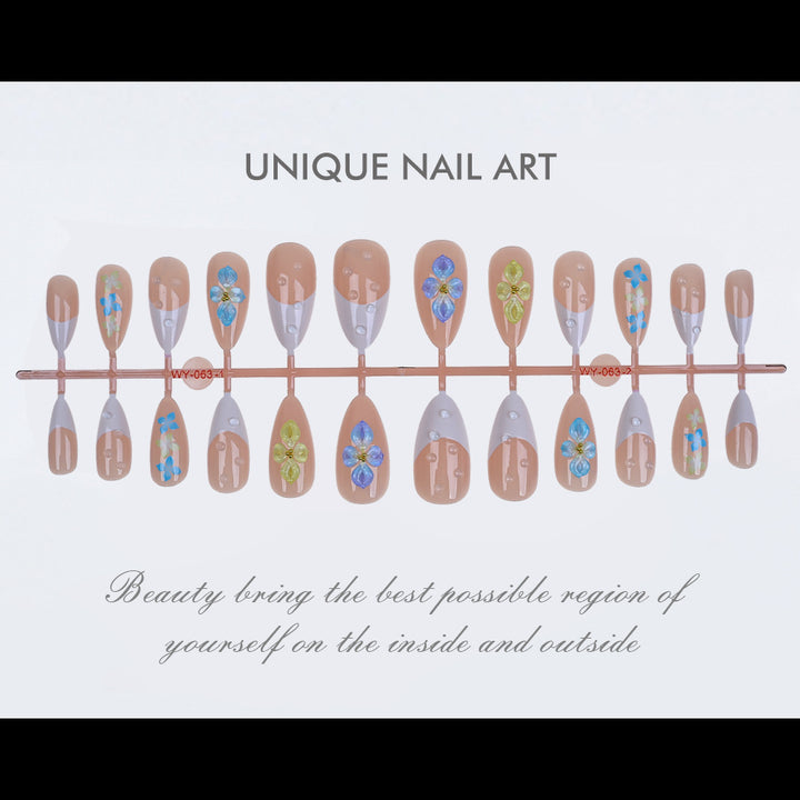 Dekoratives Floral Press-On Nagelkunstset Karnz