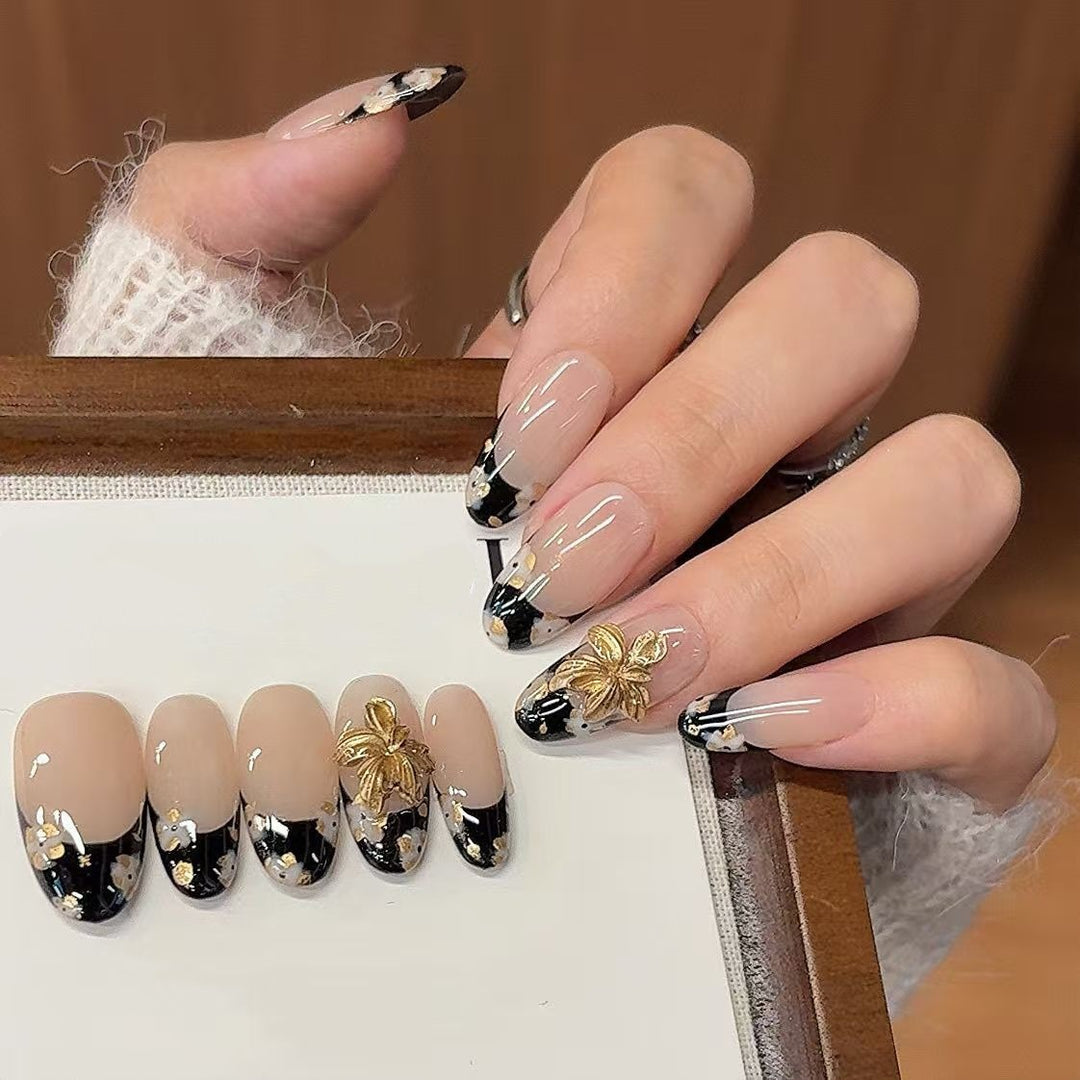Elegante Blumendruck-Nagelkunst Karnz