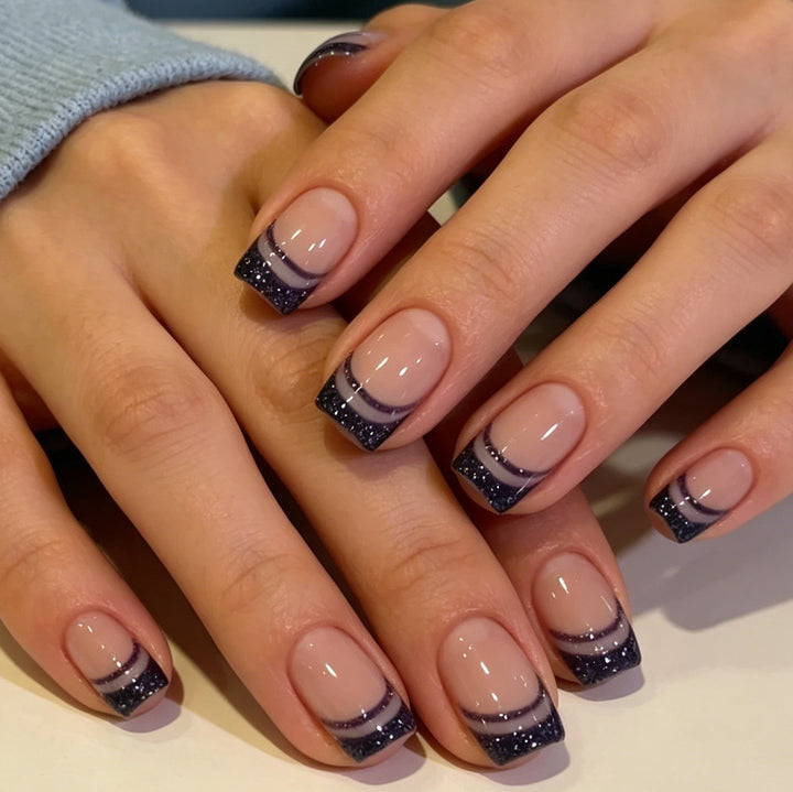 Elegante Glitzernde French Tip Nagelkunst Karnz