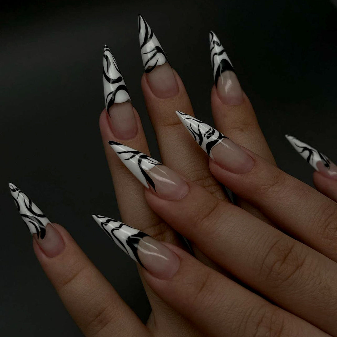 Kunstvolle Stiletto-Nägel Karnz