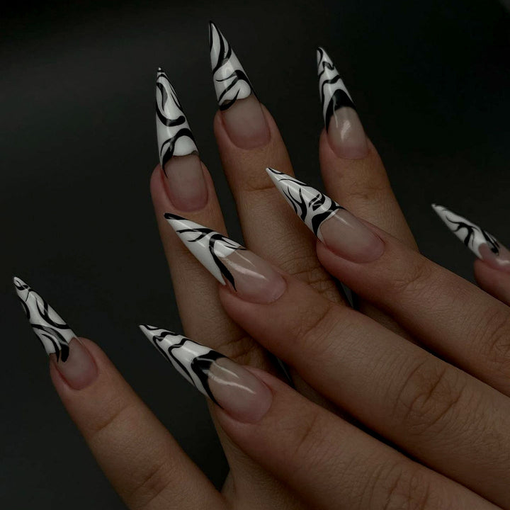 Kunstvolle Stiletto-Nägel Karnz