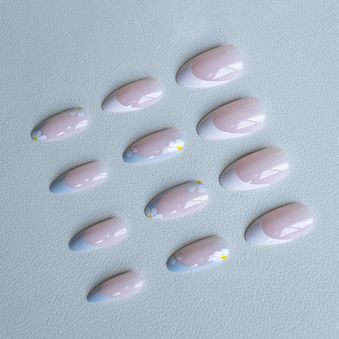Künstlerische florale Akzent-Nagelkunst