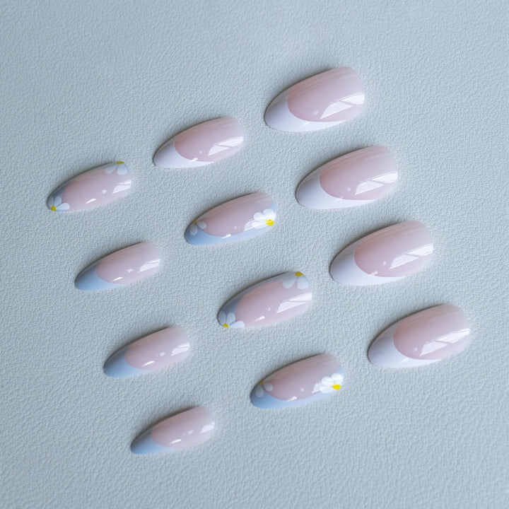 Künstlerische florale Akzent-Nagelkunst