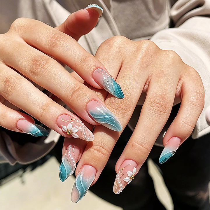 Dekoratives Press-On Nagelkunst Set mit Premium Blumendesigns Karnz