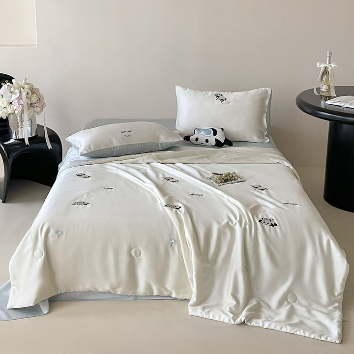 Seidenglänzende Satin-Bettwäschegarnitur mit niedlicher Panda-Stickerei