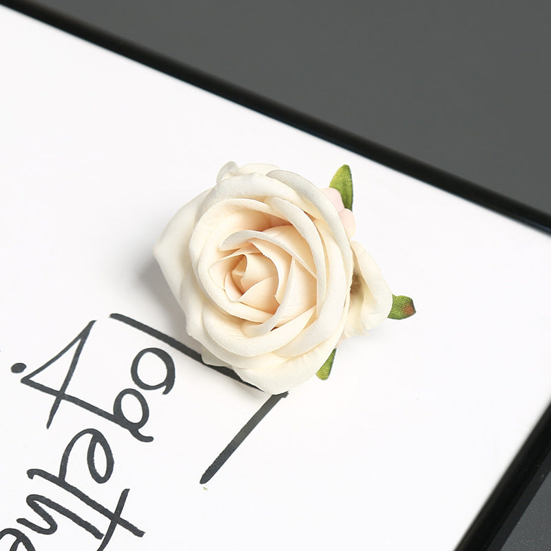 Elegante Seidenrosen-Nadel für dekorative Zwecke