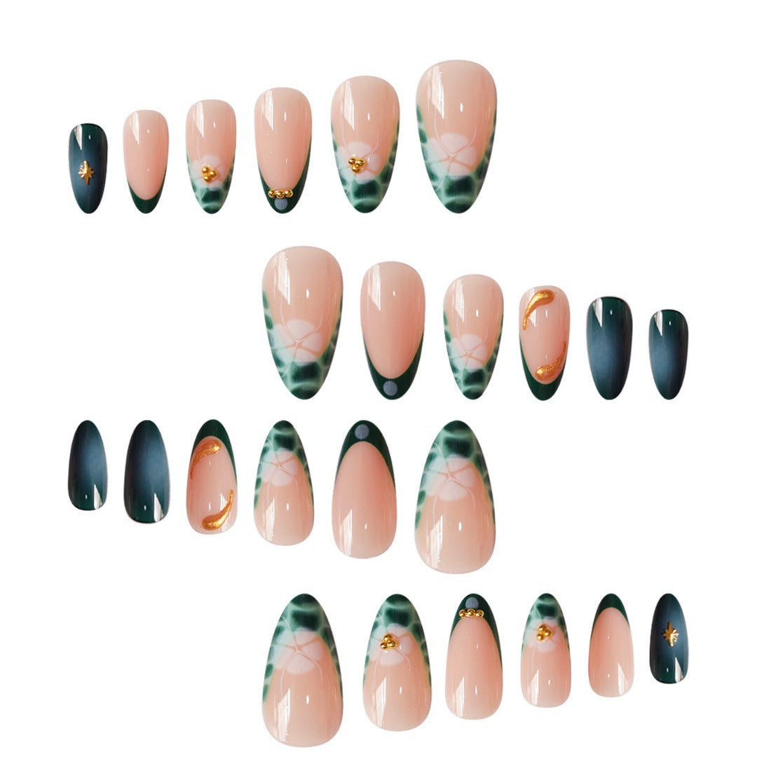 Stylisches künstlerisches Gel-Nageldesign Karnz