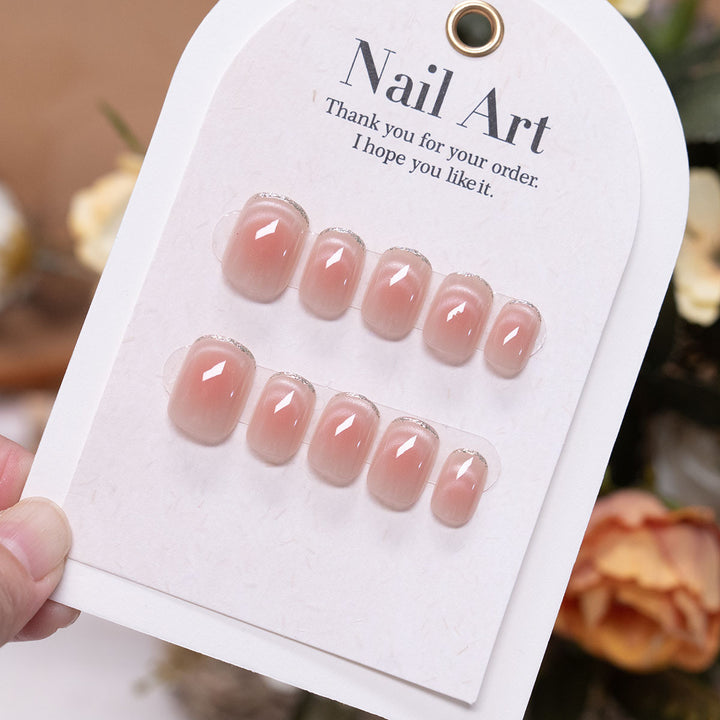 Elegantes Press-On-Nagelset mit Nude-Ombre-Finish