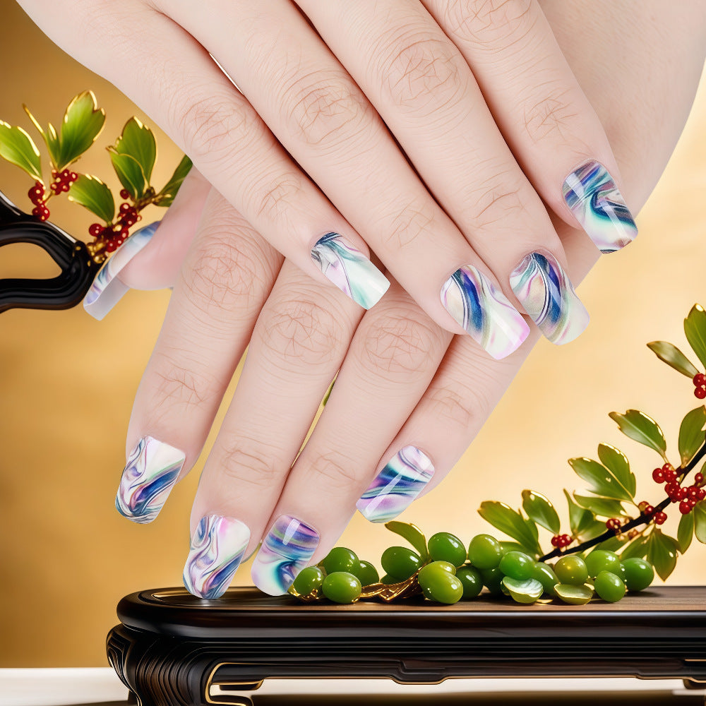 Kunstnagelset im modernen Marble-Design Karnz