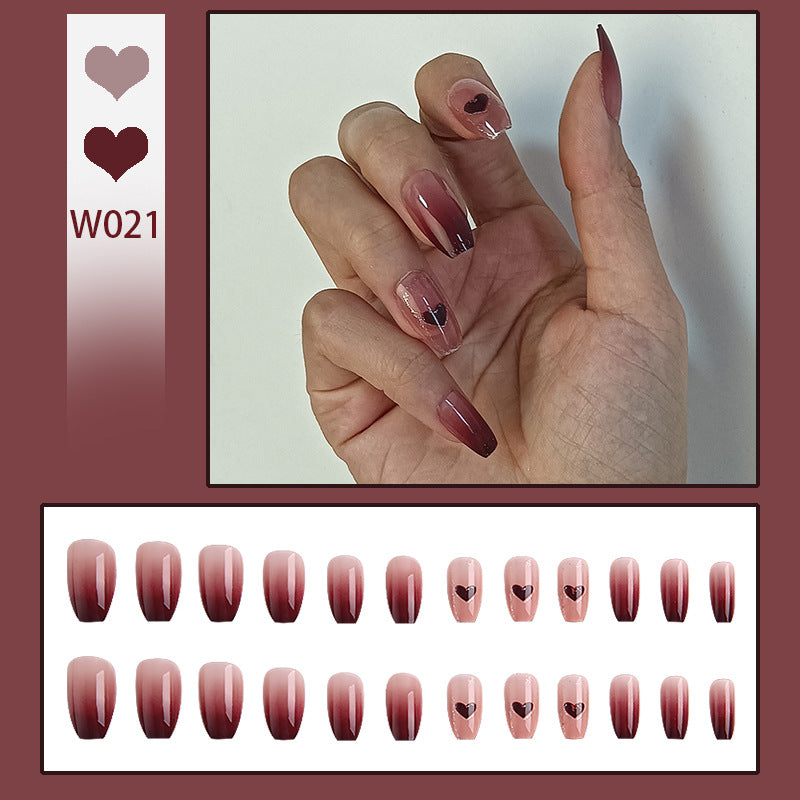 Kunstvolle Ombre-Nägel mit Herzen Karnz
