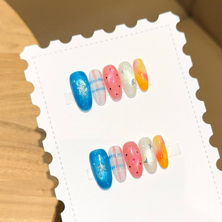 Kreatives Kunstnagelset mit Glitzer- und Sternendesign Karnz