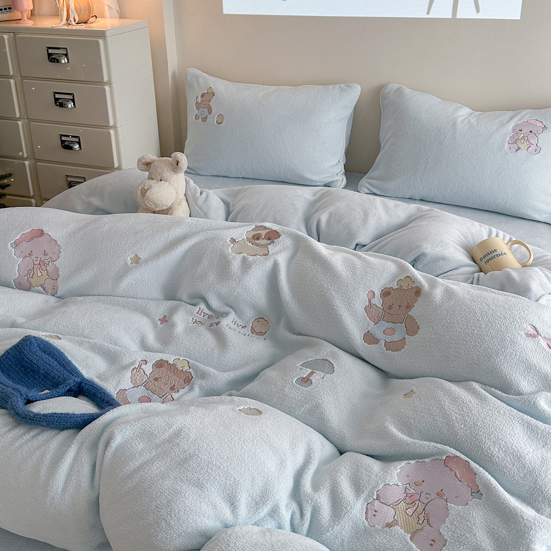 Kinder-Bettwäschegarnitur aus weichem Baumwoll-Fleece mit gestickten Teddybär-Motiven