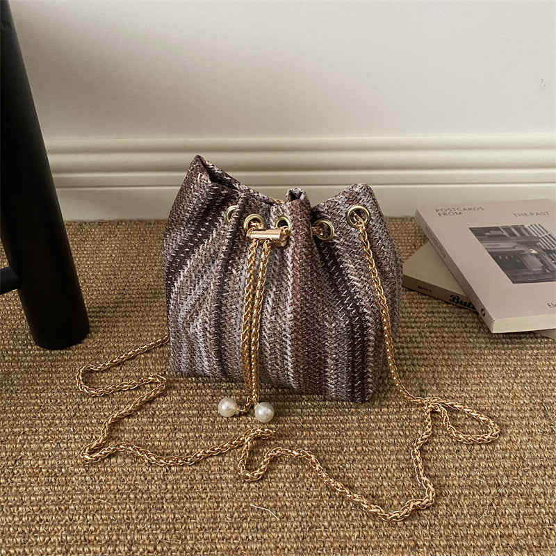 Künstlerisch gewobene Bucket Bag