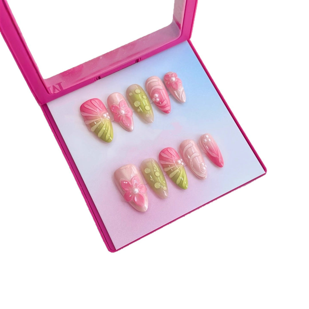 Dekoratives Press-On Nagelkunst Set mit floralen und glänzenden Akzenten