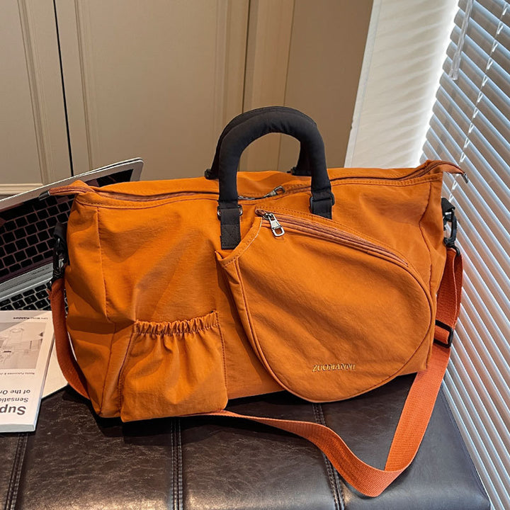 Multifunktionale Reisetasche mit verstellbaren Trägern