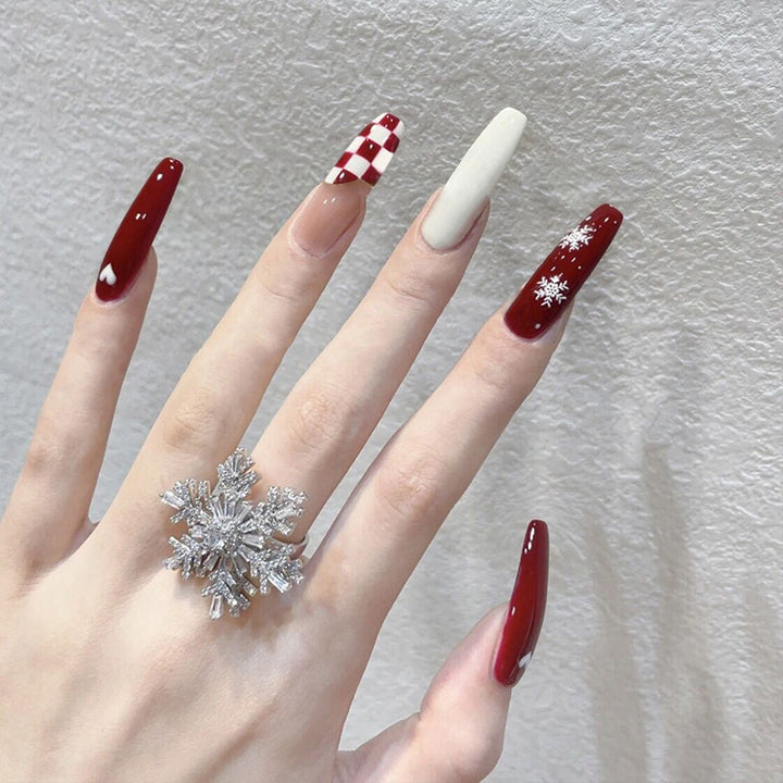 Dekorative Nagelkunst Karnz