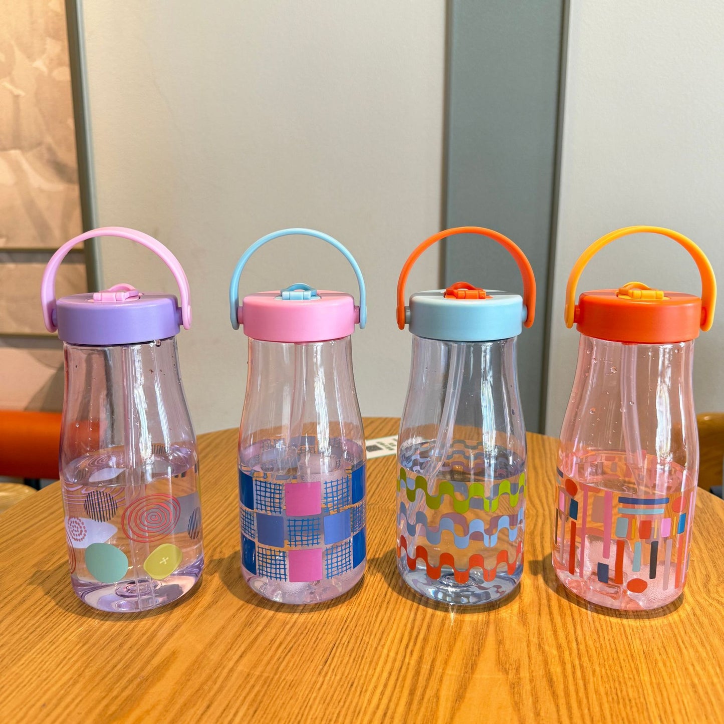 Damen kreative Trinkflasche mit Silikon-Trageschlaufe Karnz