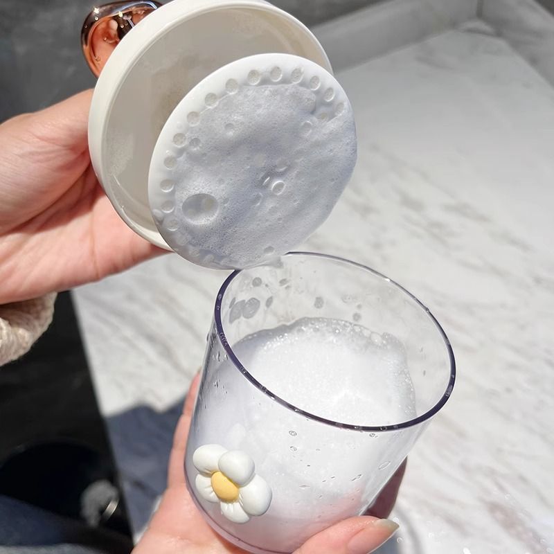 Dekorative Glas mit Blümchen-Design Karnz