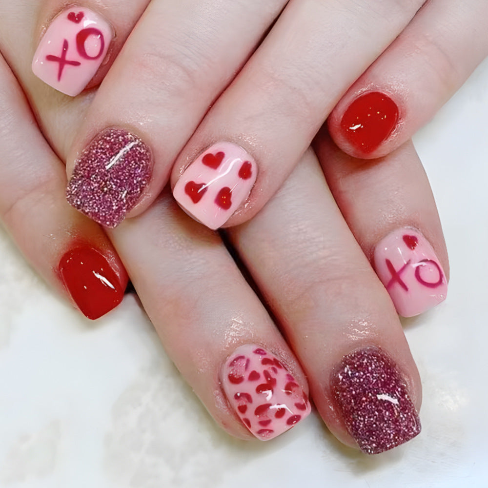 Künstlerisch Herz-verzierte Nagelkunst Karnz