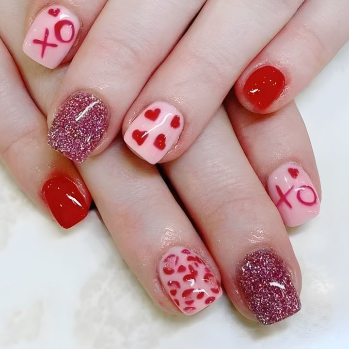 Künstlerisch Herz-verzierte Nagelkunst Karnz