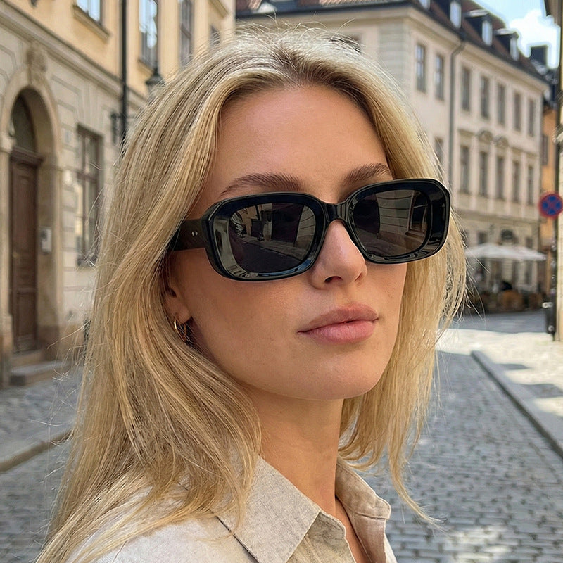 Damen Modische Oversized-Sonnenbrille mit hochwertigem Kunststoffrahmen Karnz