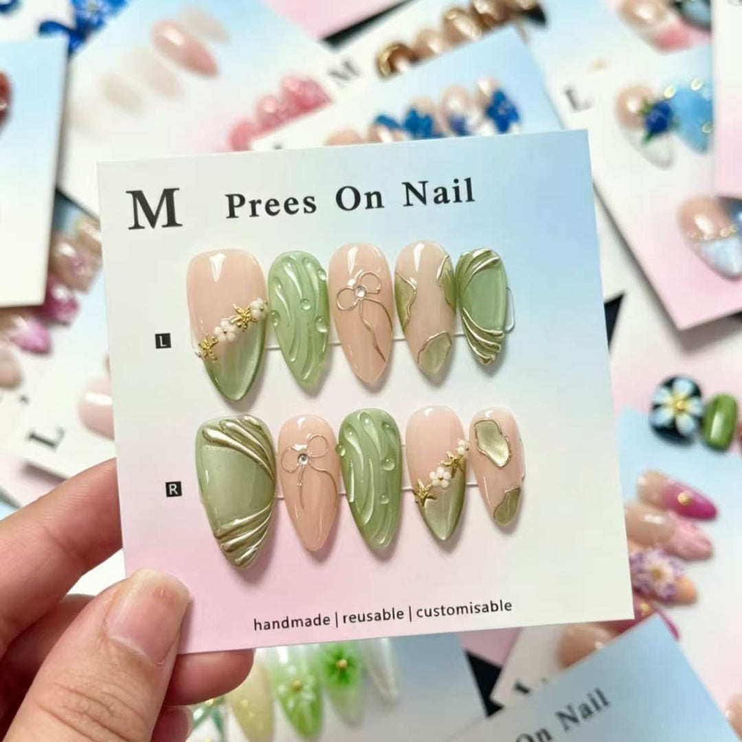 Handgemachtes Press-On Nagelkunstset mit botanischem Design